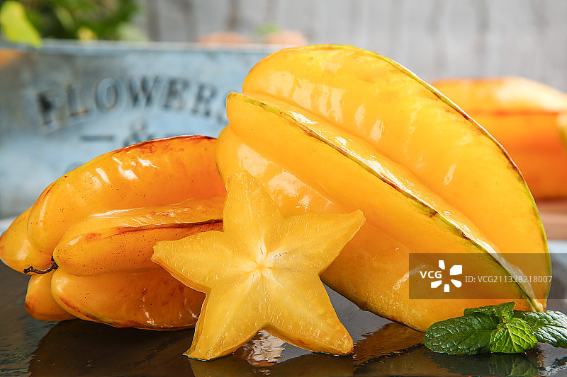 黑底上的五角星杨桃图片素材