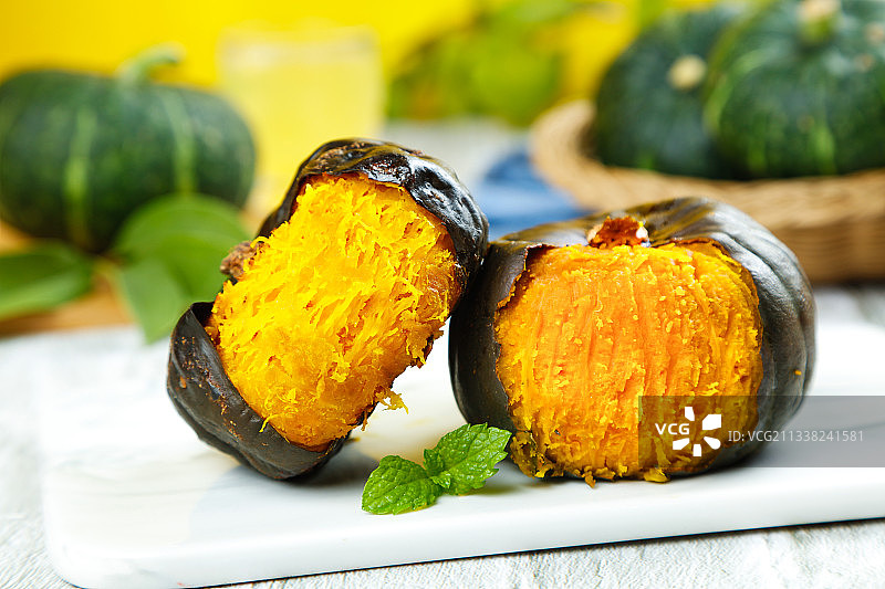 石板上的贝贝瓜图片素材