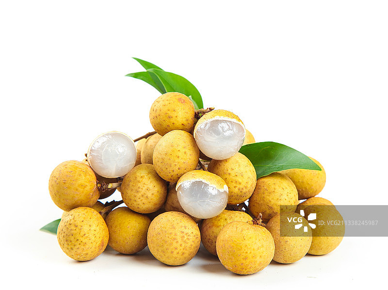 白底上放着剥皮的龙眼图片素材