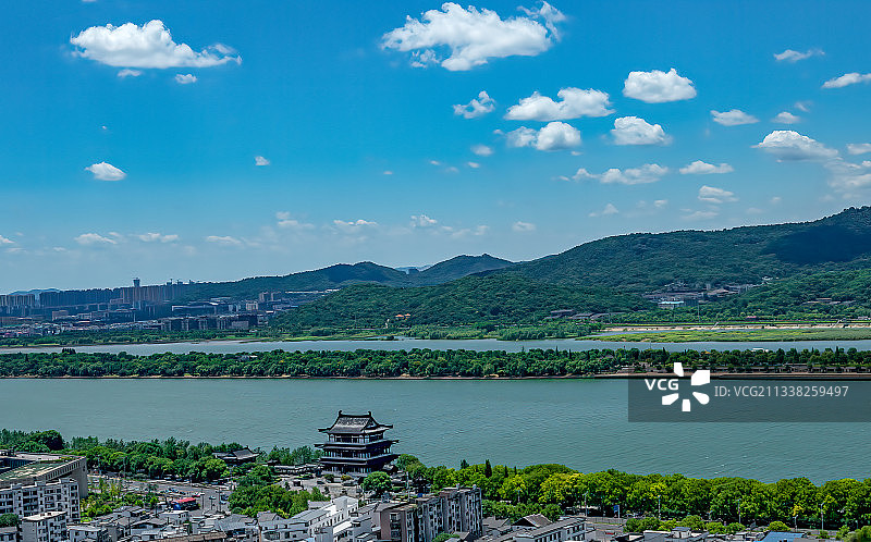 城市建筑与风光：俯瞰杜甫江阁、湘江、橘子洲和岳麓山图片素材