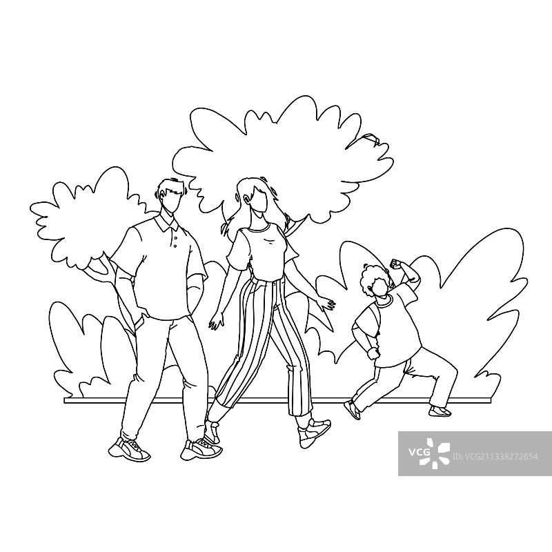 家庭公园散步的父母和孩子图片素材