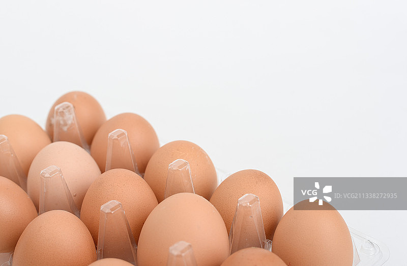 鸡蛋在透明托盘上图片素材