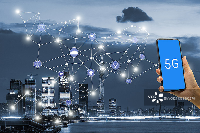 5G智能手机和智慧城市通信技术概念图片素材