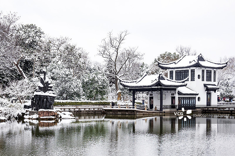 常州红梅公园雪中知音舫和高山流水雕塑图片素材