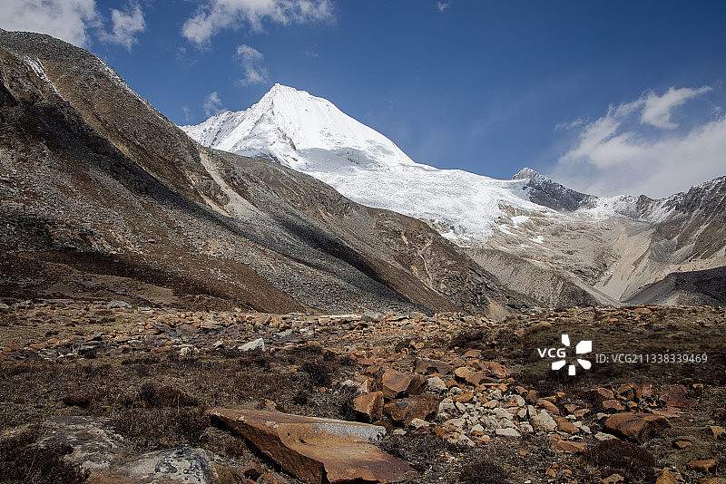 西藏山南市洛扎县库拉冈日雪山高清照片图片素材