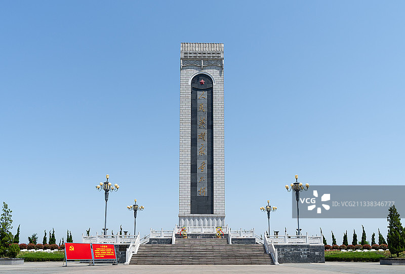 安徽滁州市定远县藕塘烈士陵园革命烈士纪念碑图片素材