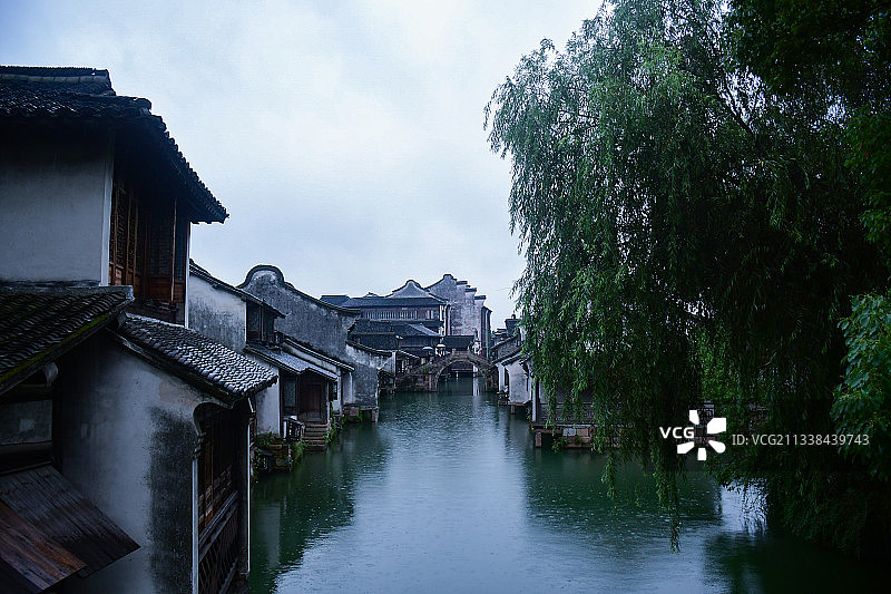 烟雨中的江南小镇图片素材