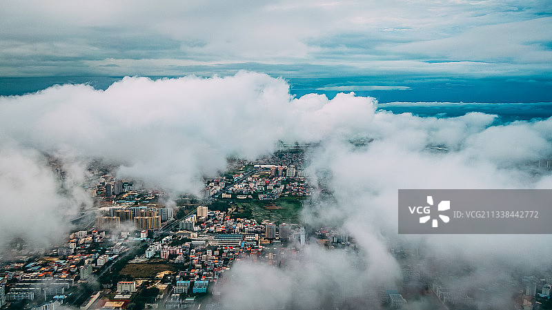 白云之下图片素材