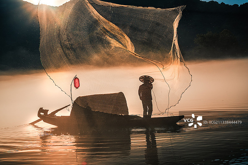 金色撒满小东江图片素材