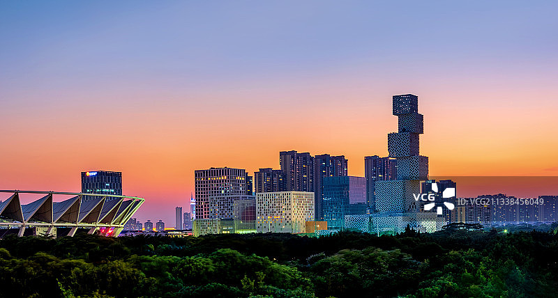 中国广东佛山新城文化中心坊塔日暮风光图片素材