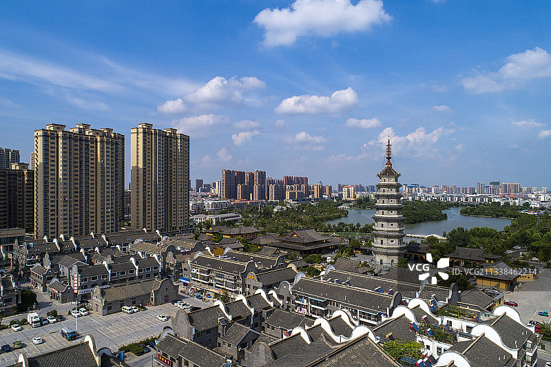 江苏省淮安市涟水县蓝天白云下的五岛湖公园图片素材