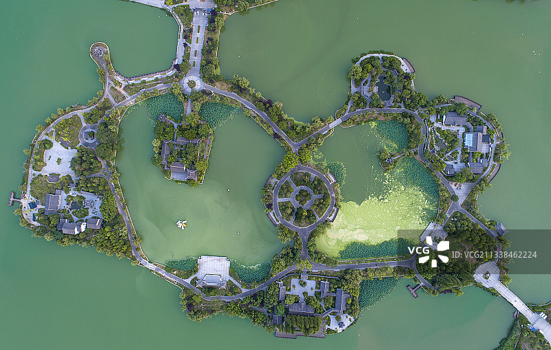 江苏省淮安市涟水县蓝天白云下的五岛湖公园图片素材