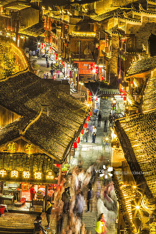 凤凰古城灯火辉煌的夜景图片素材