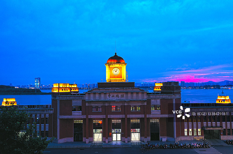 暮色中的南京中山码头图片素材