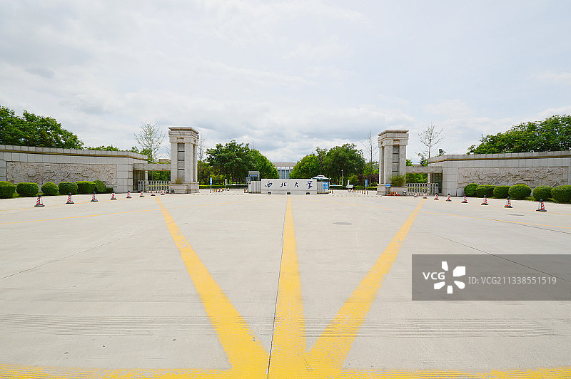 西安市西北大学长安校区北门正门图片素材