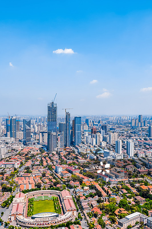 中国天津五大道民园广场和城市天际线航拍图片素材