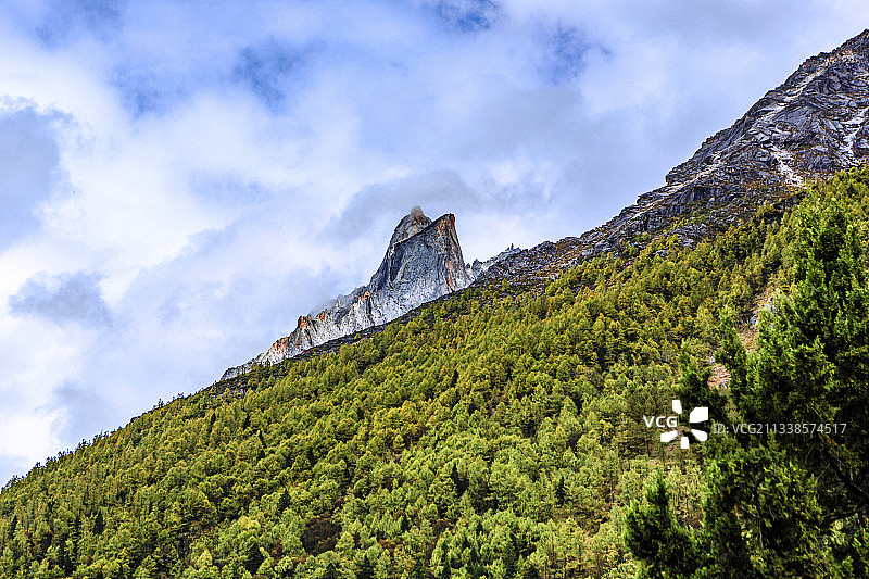 鹰嘴岩_四姑娘山图片素材