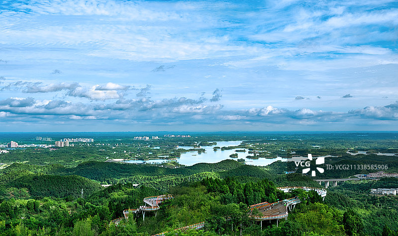 成都龙泉山城市森林公园玻璃栈道和简阳三岔湖图片素材