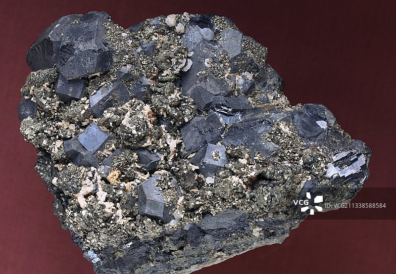 黄铁矿中的方铅矿图片素材