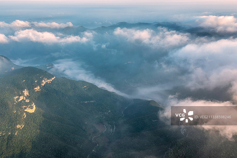 亚洲中国中原河南省夏季太行山脉云台山青龙峡日出图片素材