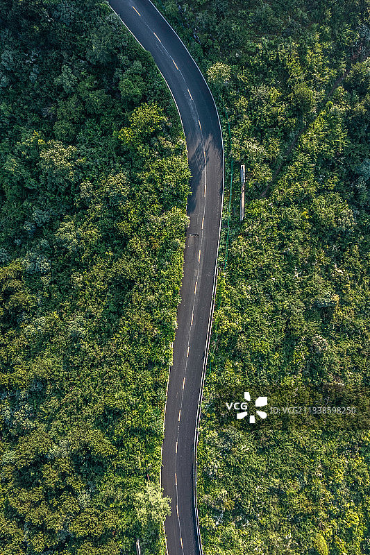 亚洲中国河南省夏季的太行山公路日出图片素材