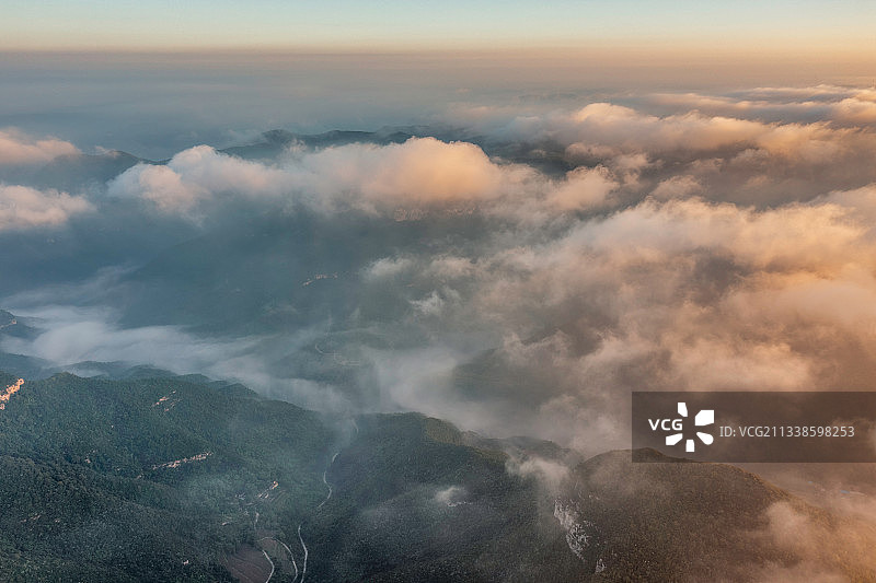 亚洲中国中原河南省夏季太行山脉云台山青龙峡日出图片素材