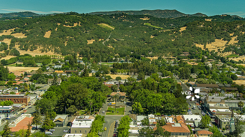 索诺玛加利福尼亚州历史小镇广场航拍景观图片素材