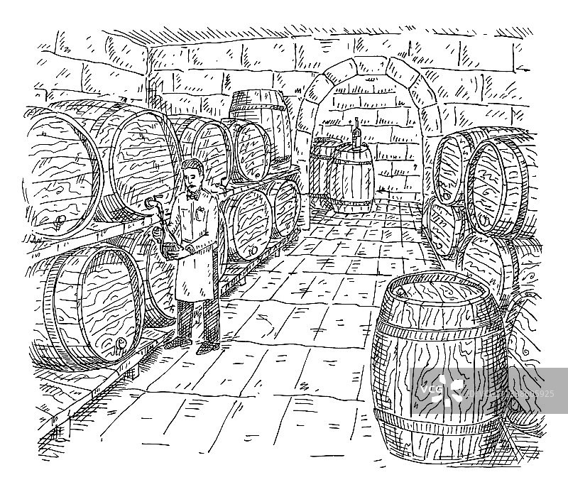 男人在地窖里品尝木桶葡萄酒图片素材