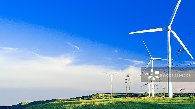 草原上的风车图片素材