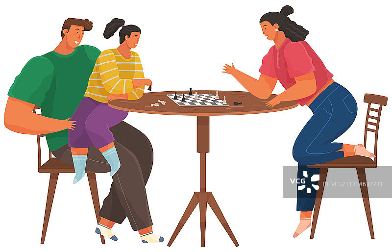 快乐的一家人下象棋，父母和孩子图片素材