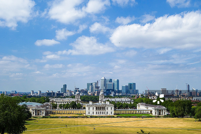 格林威治天文台俯瞰英国海事博物馆和伦敦金丝雀码头图片素材