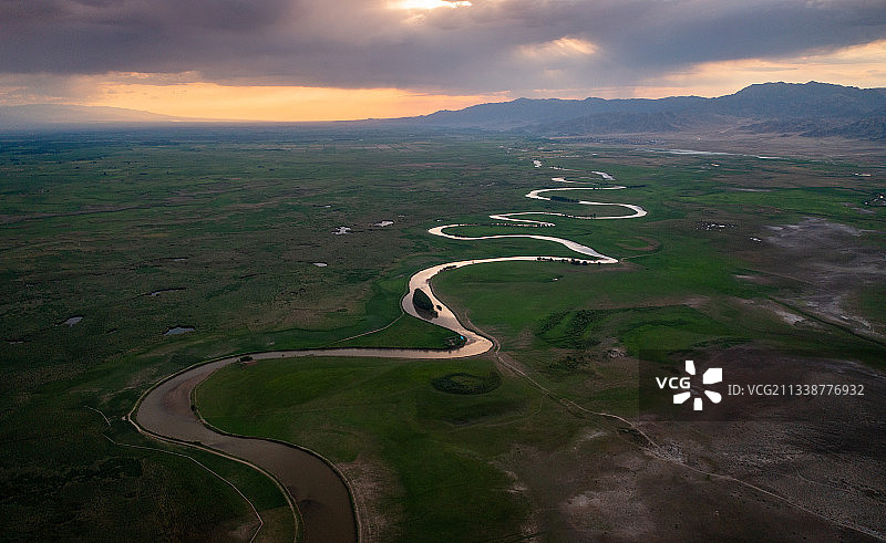 航拍巴音布鲁克九曲十八弯图片素材