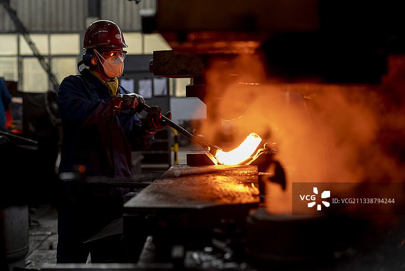 机械锻造加工图片素材