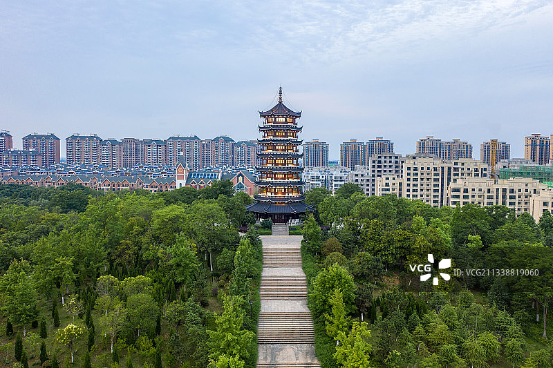 安徽省芜湖市湾沚区东湖公园楚风塔夜景图片素材