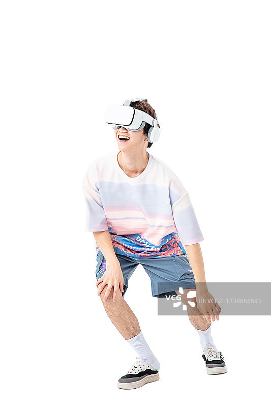 头戴VR的年轻潮男图片素材