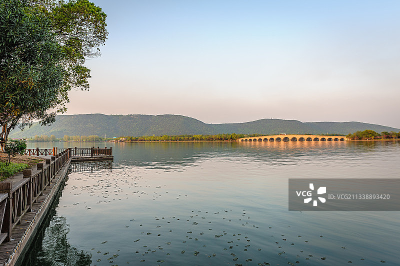 傍晚的尚湖图片素材