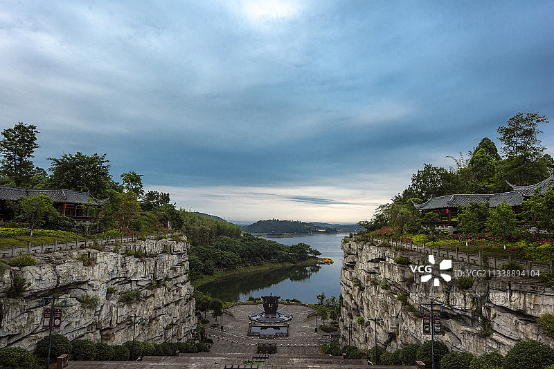 山地，古宇湖的清晨图片素材