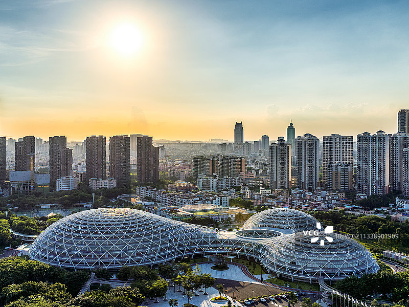 佛山岭南明珠体育馆城市天际线图片素材