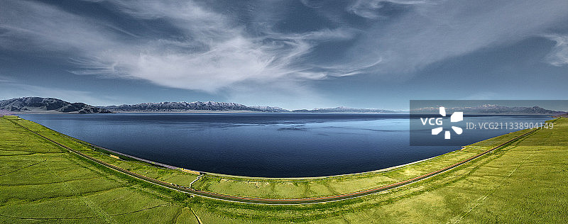 航拍赛里木湖图片素材