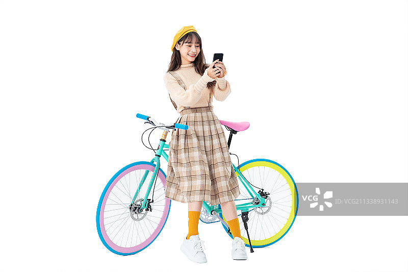 骑车的年轻女学生图片素材