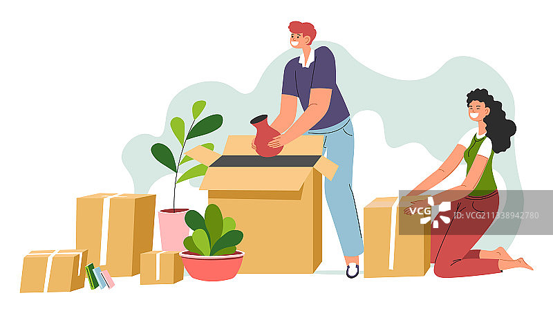 男人和女人在公寓里搬家拆箱图片素材