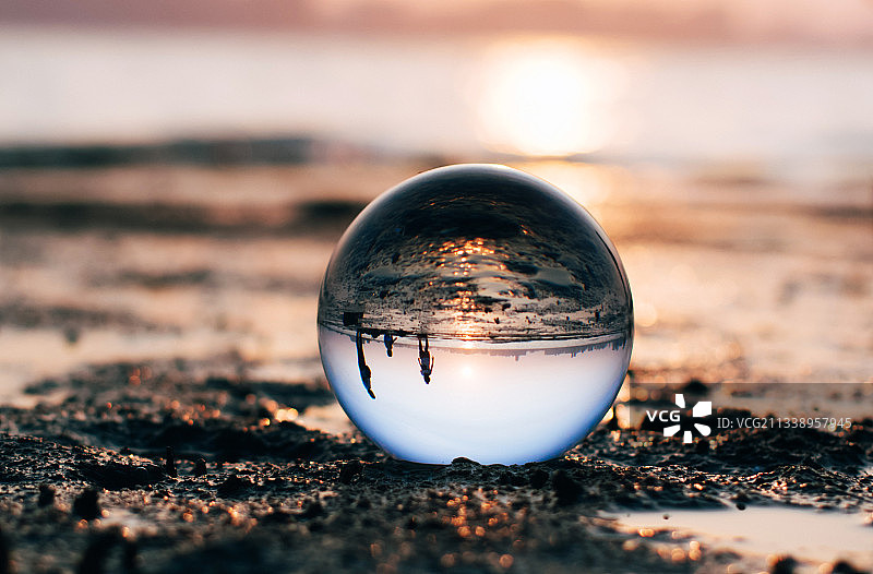 玻璃球，日落，科幻，沙滩，水晶球图片素材