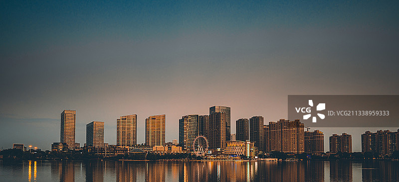 南京江宁市中心百家湖黄昏图片素材