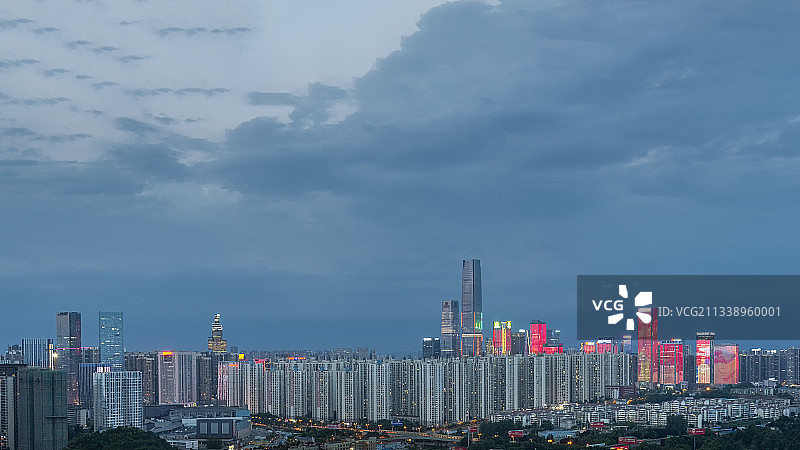 贵阳市观山湖区CBD贵州金融城夜景全景图片素材