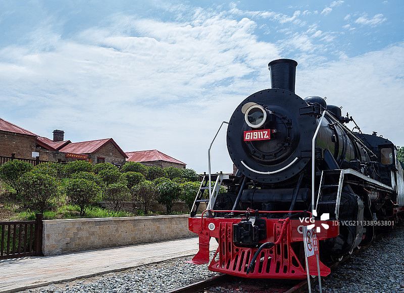 安徽蚌埠市固镇县津浦铁路固镇站遗址公园内展示的火车头图片素材