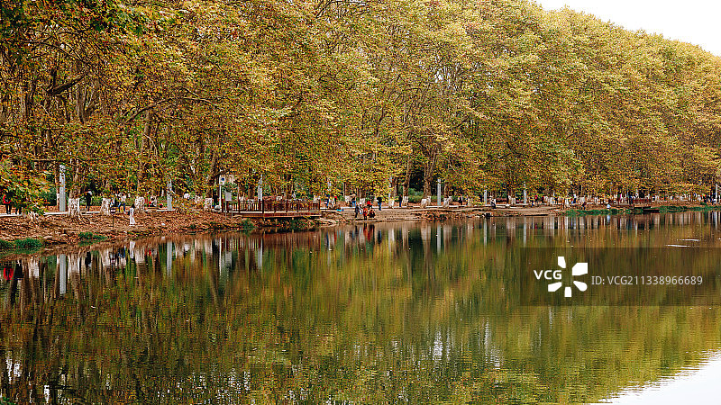 贵阳花溪区十里河滩秋色梧桐风景如画图片素材