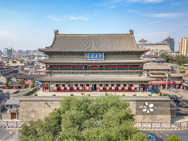 航拍西安地标建筑鼓楼图片素材