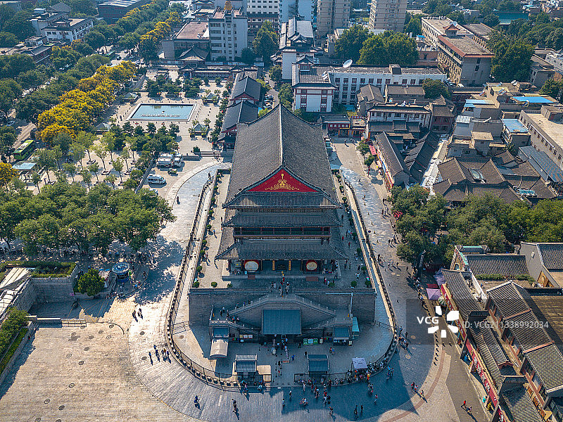 航拍西安地标建筑鼓楼图片素材