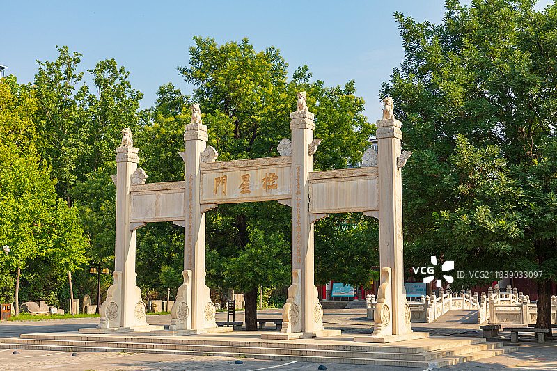 河南郑州：郑州文庙棂星门图片素材