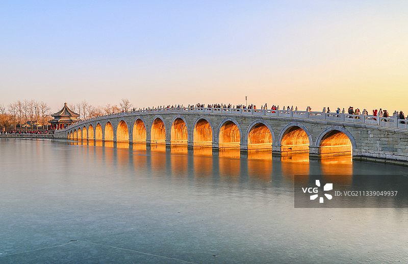 金光穿孔图片素材